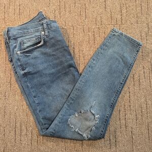 Free People Light Wash Distressed Knees Skinny Jeans Size 30 Short